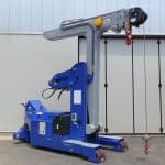 Elektrický jeřáb pro zvedání forem s nosností až 12.000 kg.